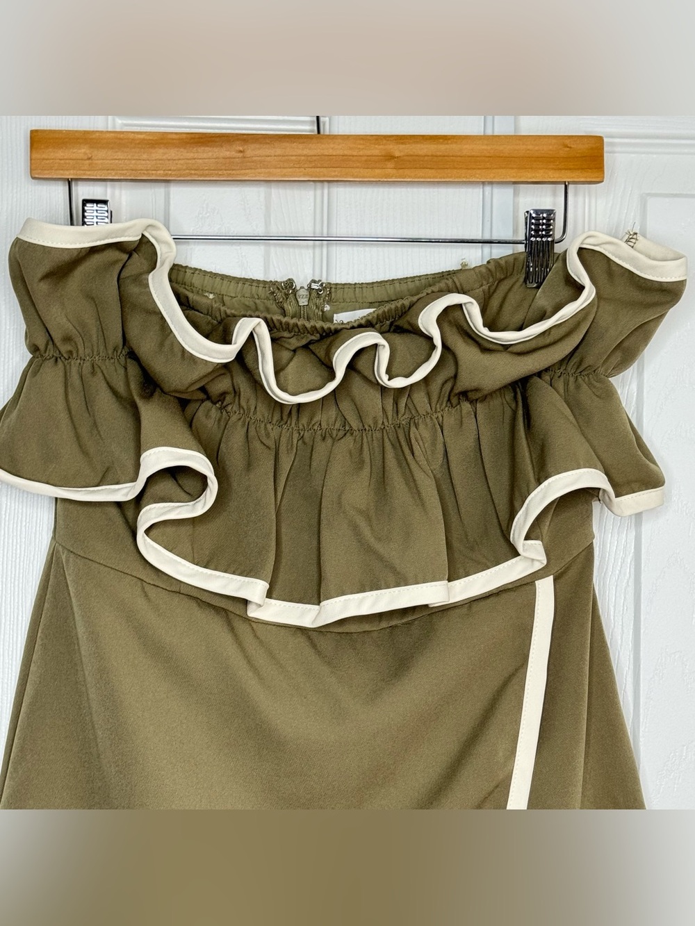 Idem Ditto Contrast Binding Ruffle Ruched Tube Romper - Picture 2 of 13